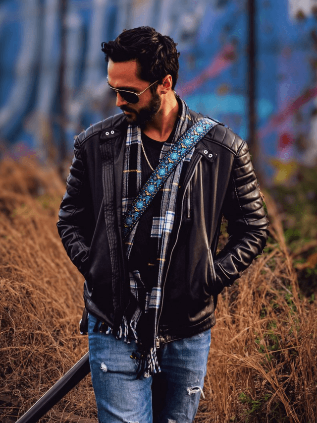 Alex Cavanaugh performing live