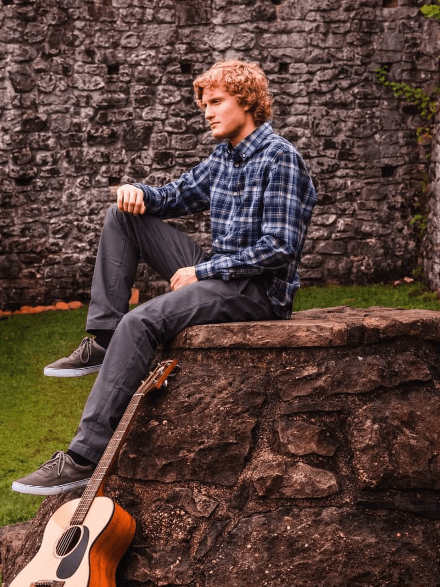 Joel Keeley performing