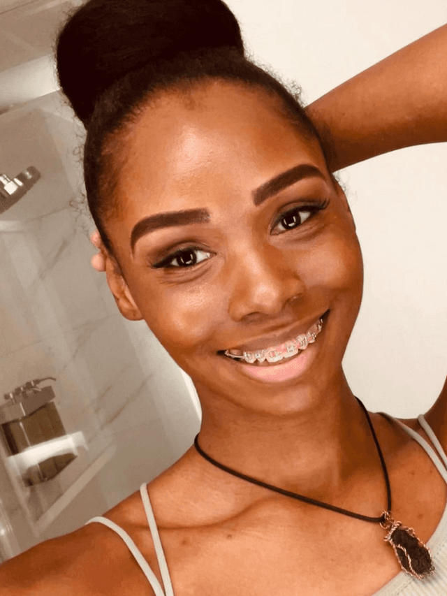 Talanya performing live